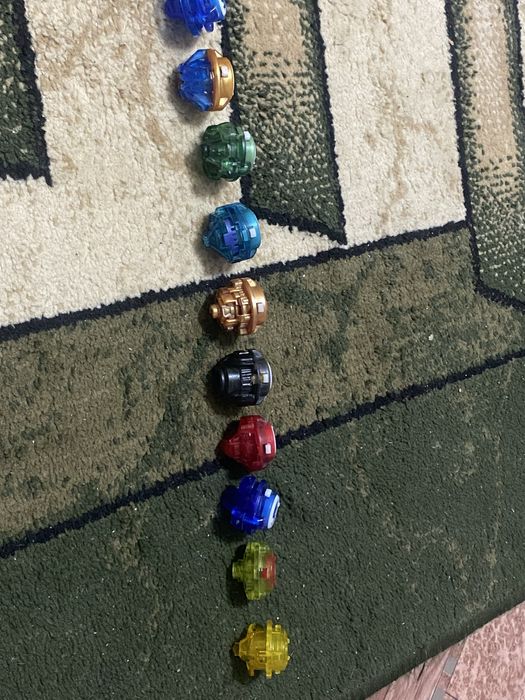 Продам бейблейды и запчясти для них