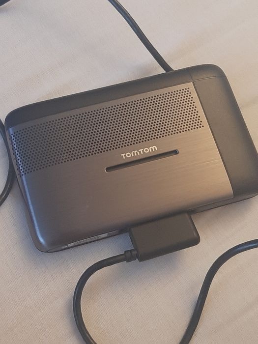 Vând GPS Tom Tom live