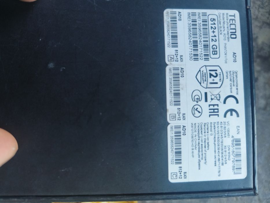 Tecno phantom fold v  holati idiyal 4 oy ishlatilgan 1 yilik garntiya