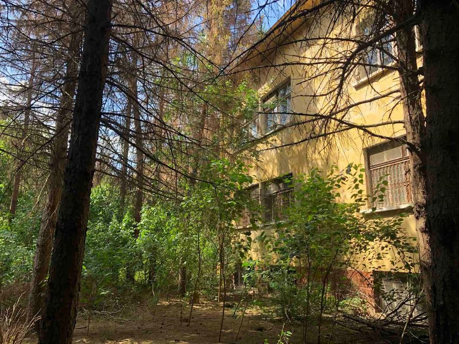 Самостоятелен имот (бивше училище)