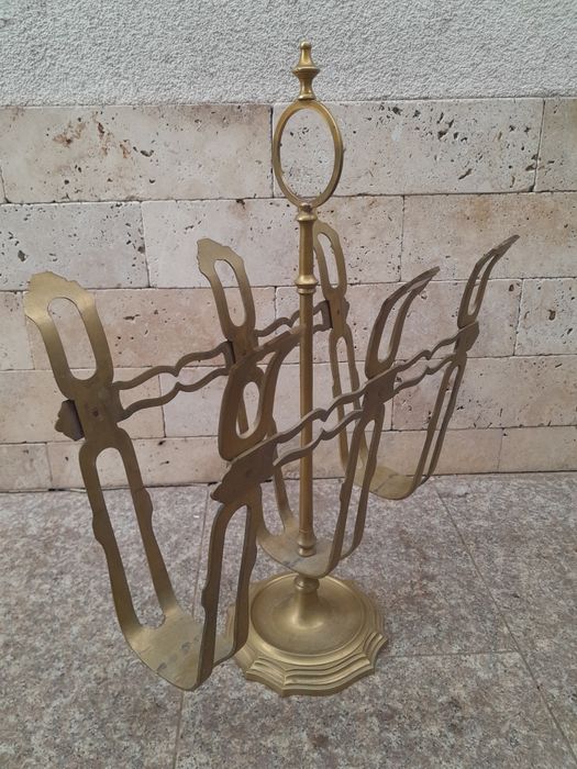 Suport vechi  din bronz pentruziare,  reviste,  viniluri,  50/30/20 cm