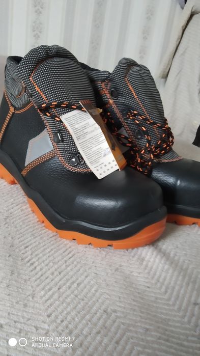 Спецодежда и спецобувь перчатки итд.