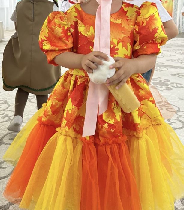 Продам платье детское размер 28