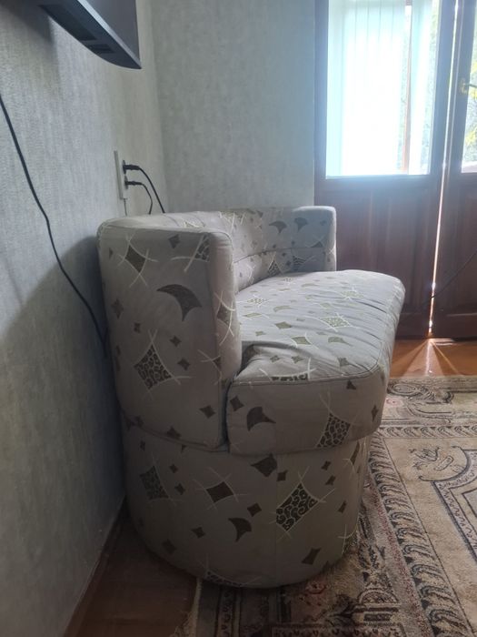 Продаю недорого Диван софу