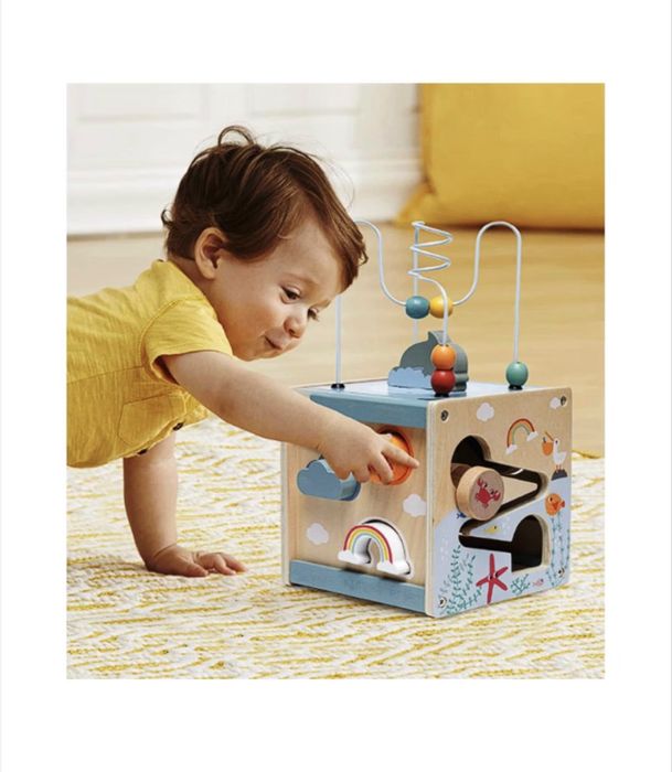 Cub din lemn cu activitati