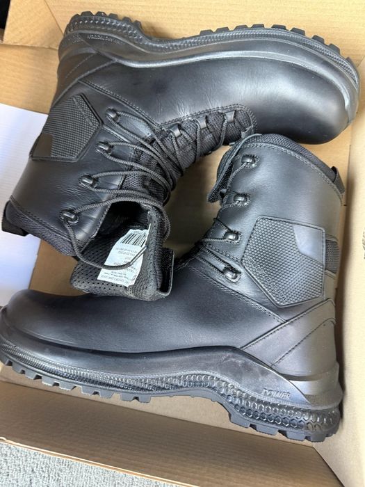 Нови обувки за туризъм