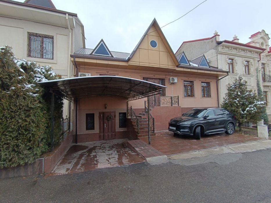 Nikitina xirmontepa 2 etaj uchastka sotiladi