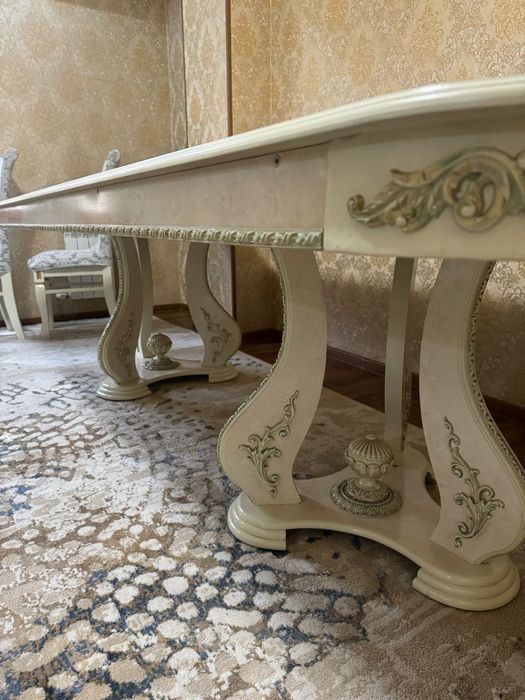 Продаётся стол с стульями