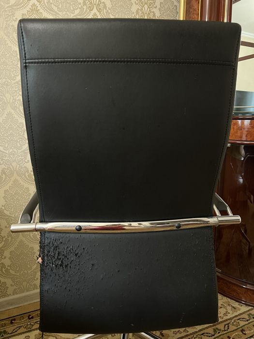 Кресло офисное черное