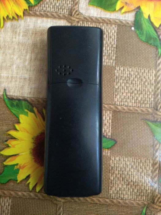 Сотовый телефон кнопочный.