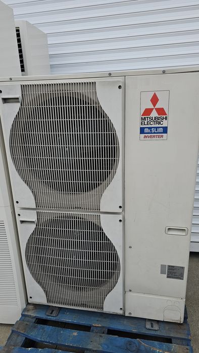 Колонен инверторен климатик от професионалната серия Mr. Slim на лидера Mitsubishi Electric 16kw  55 000btu