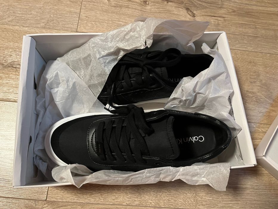 Încălțăminte Noua