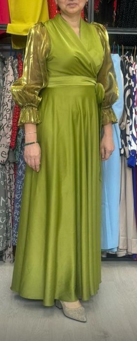 Продам камзол и платья