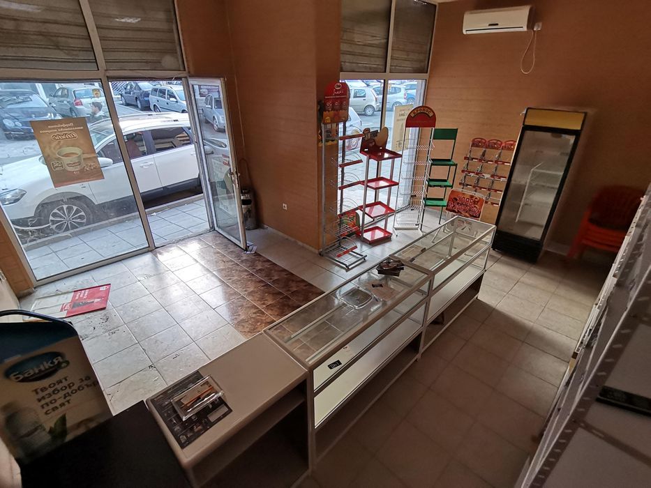 Дава се под наем Магазин в Бургас, Меден рудник - зона А - 45 кв.м за 229.5 € - Снимка #1