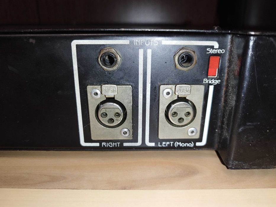 Statie / amplificator profesional Acoustic 600 Wati