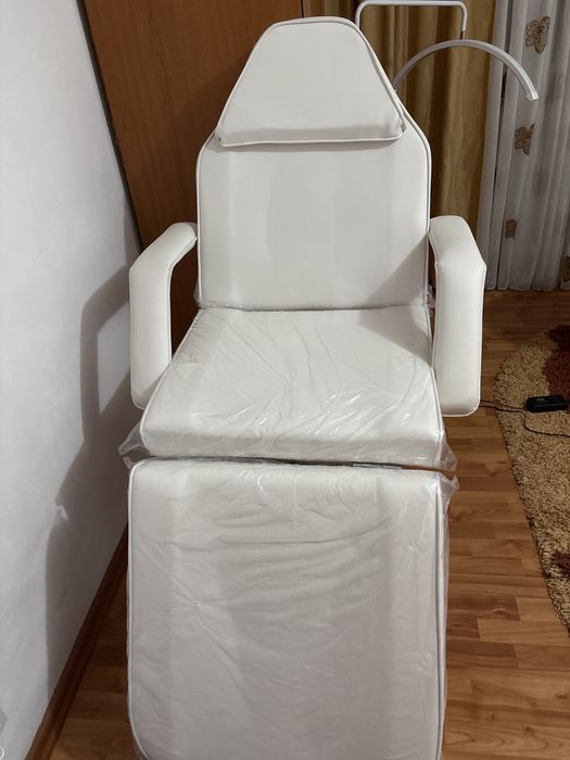 pat/fotoliu reglabil 2 in 1 pentru cosmetica , masaj si lampa led