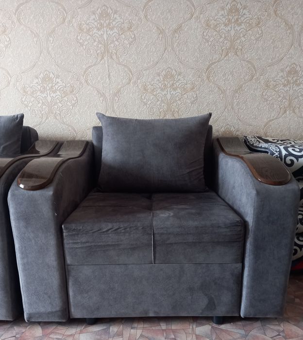 Продам диван б/у.