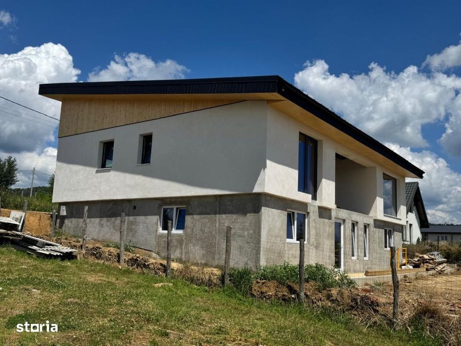 Casa cu priveliste deosebita – 232 mp + terasa 50 mp | Teren 5 ari |