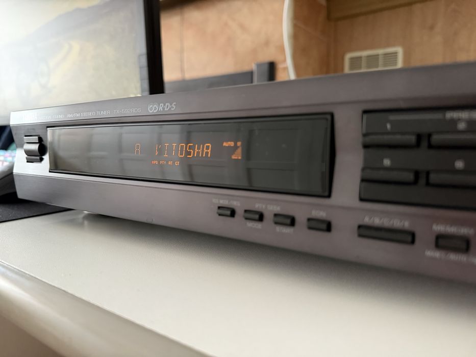 Продавам тунер Yamaha TX-592RDS