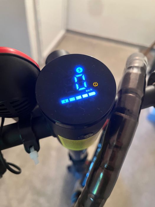 Vând trotinetă electrică Xiaomi elite