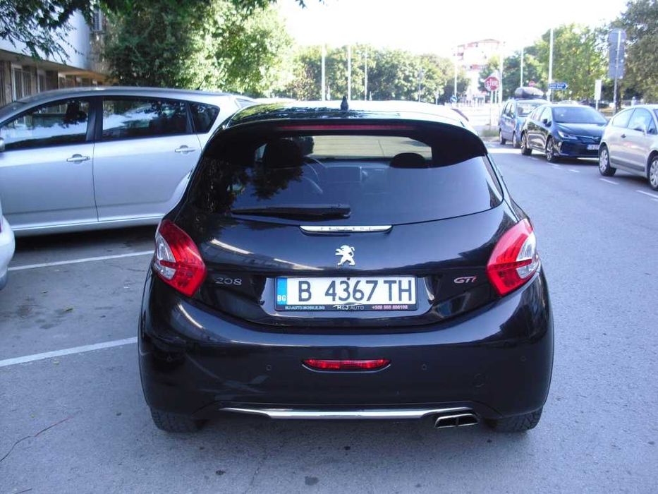 Продавам автомобил Пежо 208 GTI