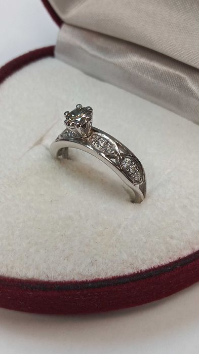 Нов златен пръстен с диамантом 0,35 карата със  сертификатом