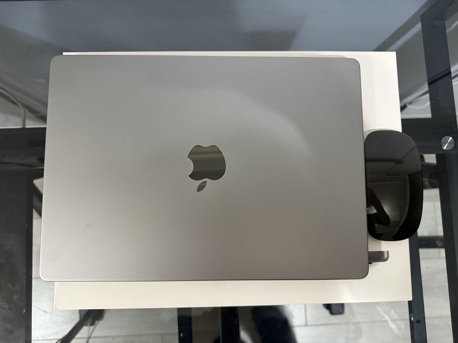 MacBook pro M3, 14-inch + мышка Magic Mouse 2,