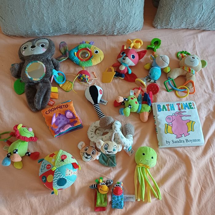 Бебешки играчки 0-6 м