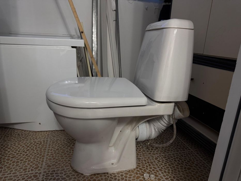 Ванная и унитаз продаются