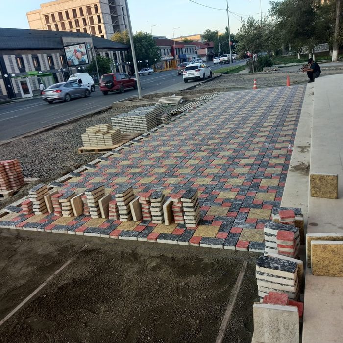 Брусчаткая мраморная