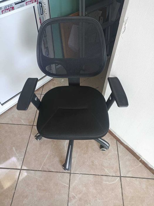 Офисный стул кресло