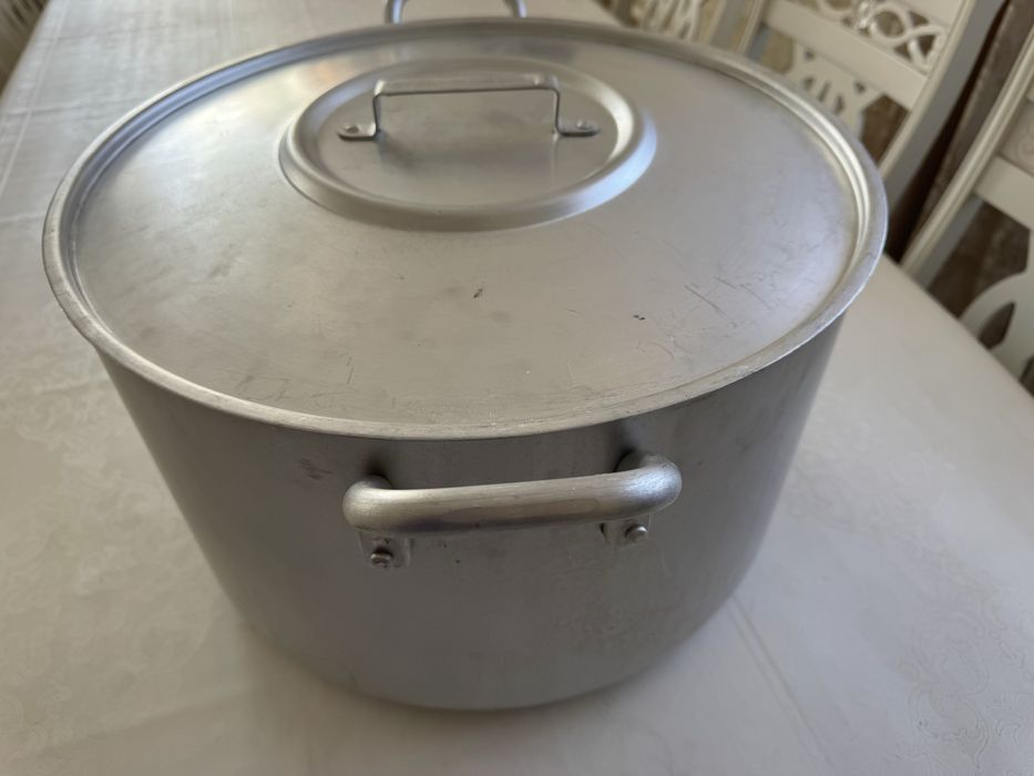 Продам кострюлю новую 40 литров