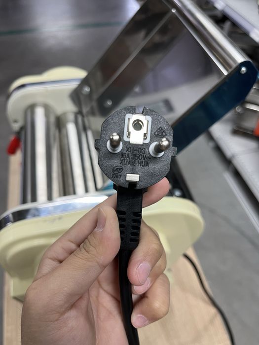 Тестораскатка /лапшарезка / нан жаятын аппарат