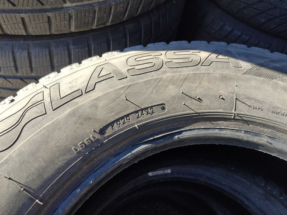 2бр Зимни гуми за бус 205 70 15 C - Lassa