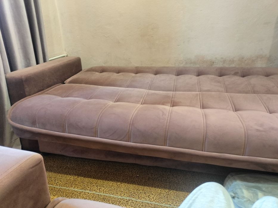 Диван с двумя  креслами