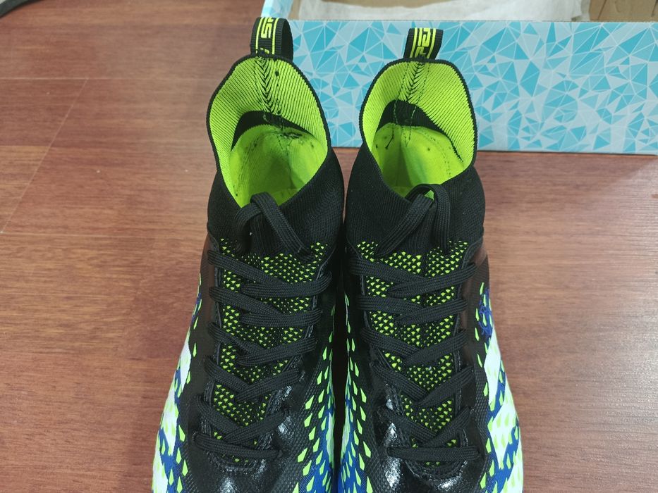 Продается сороконожки  Адидас