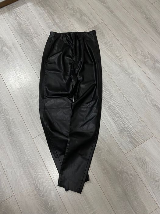 Кожен черен клин на Зара