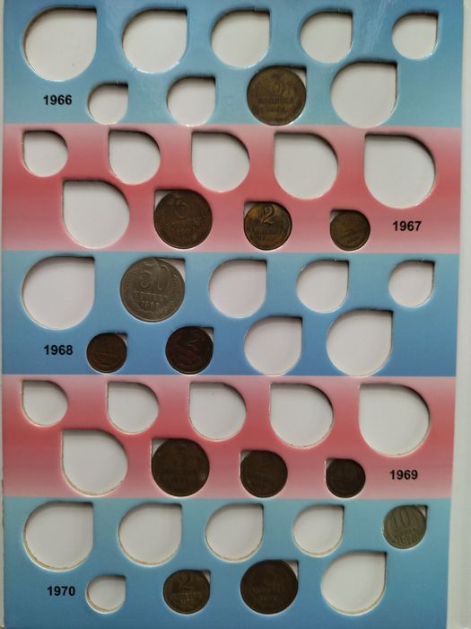 Продам набор монет