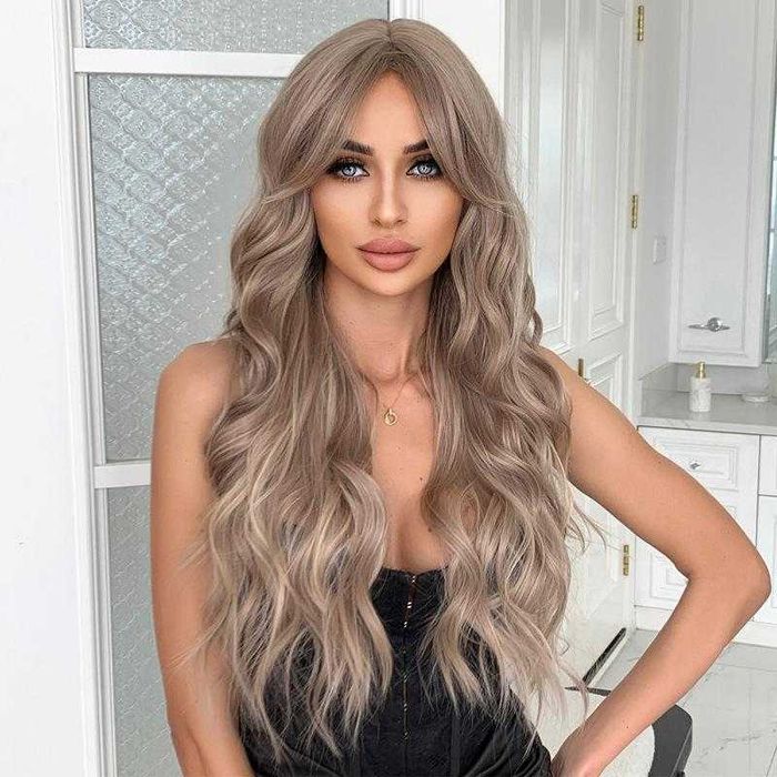 Тъмно руса вълнообразна синтетична перука – 60 см