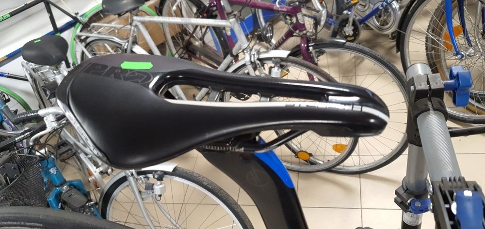 Cursiera Full carbon ,shimano ultegra Zipp
