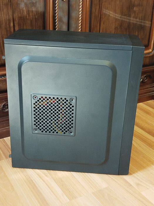 Продается Пустой для сборки ПК подойдут любые АТХ и мини ATX платы