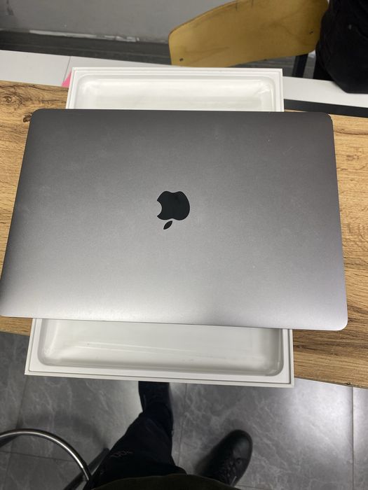 Продам MacBook Pro