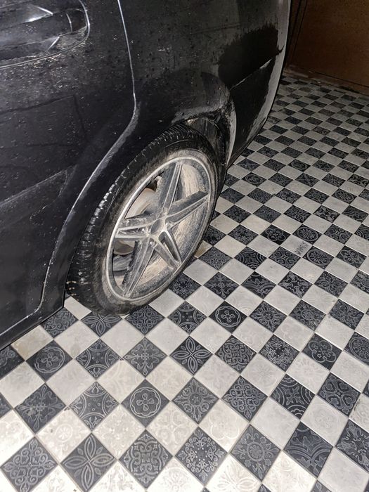 Srownaga sotiladi diska holati yahshi.R17 laseti jentiraga