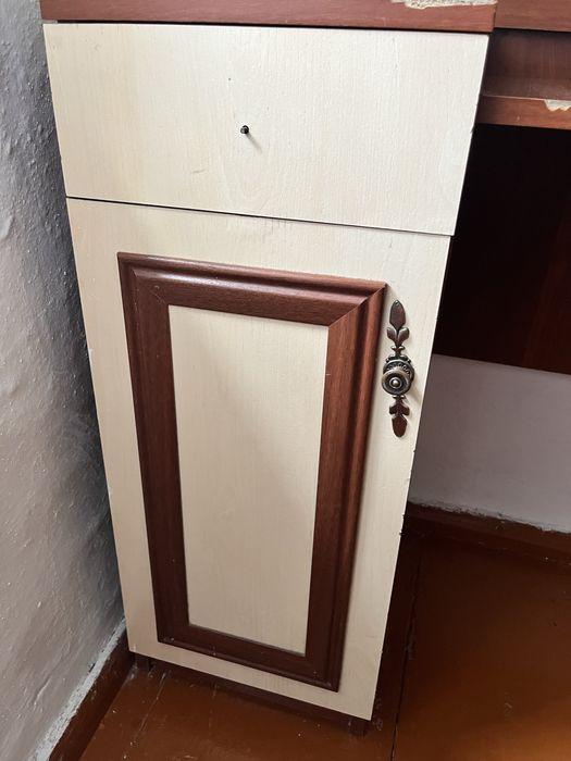 Продам шкаф с зеркало