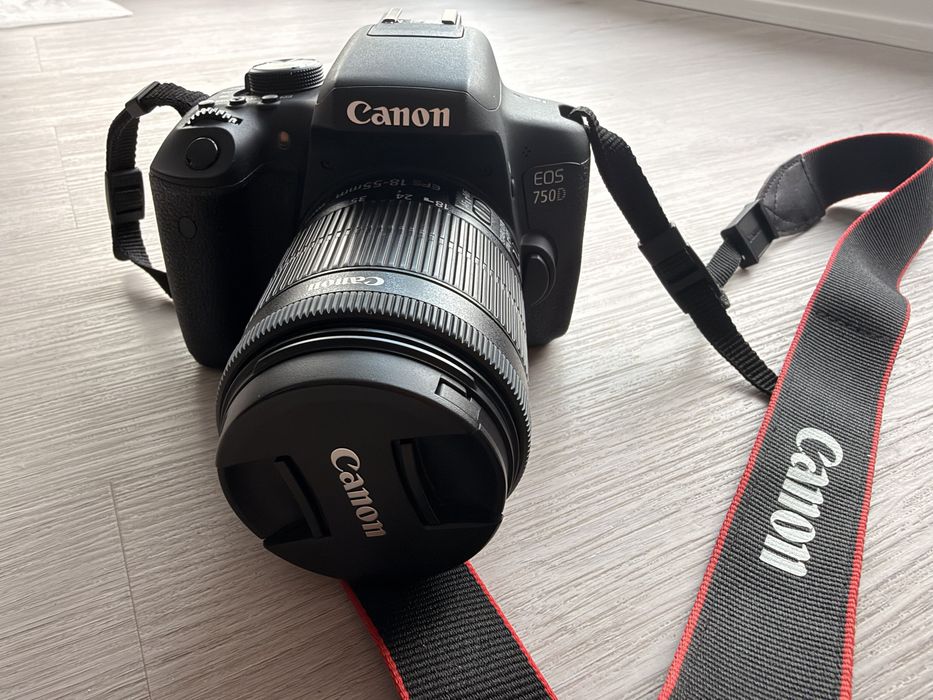 Canon EOS 750D + obiectiv 18-55 mm + trepied + geantă Canon