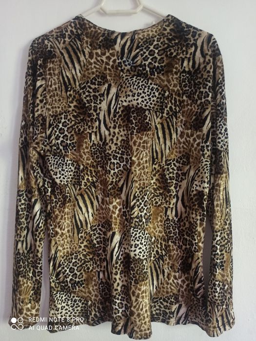 Bluza cu mine a lunga in conditii bune