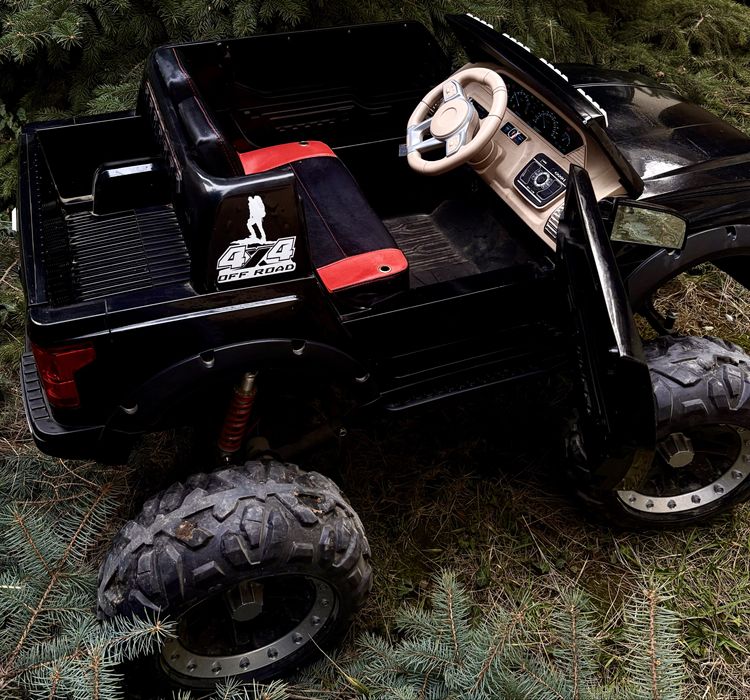 Электромобиль джип б/у. 119 см в длину; 81 см в ширину