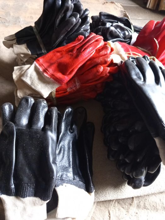 Перчатки прорезиненные 57 пар