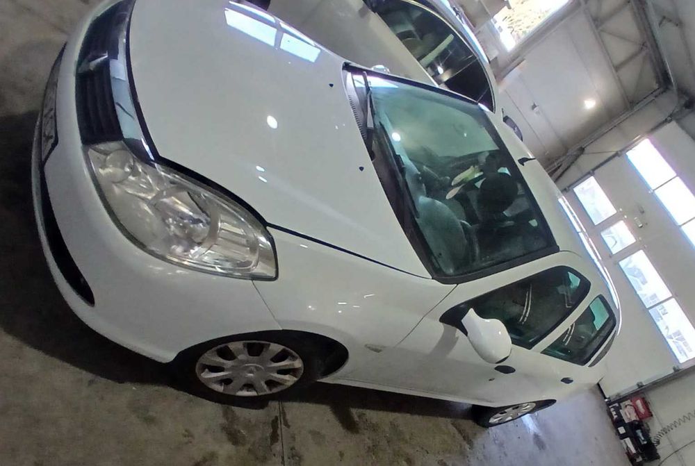 RENAULT 4 2009 — imagine 4