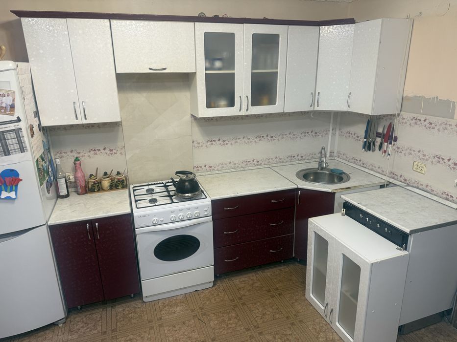 Продам куханный гарнитур (угловой)